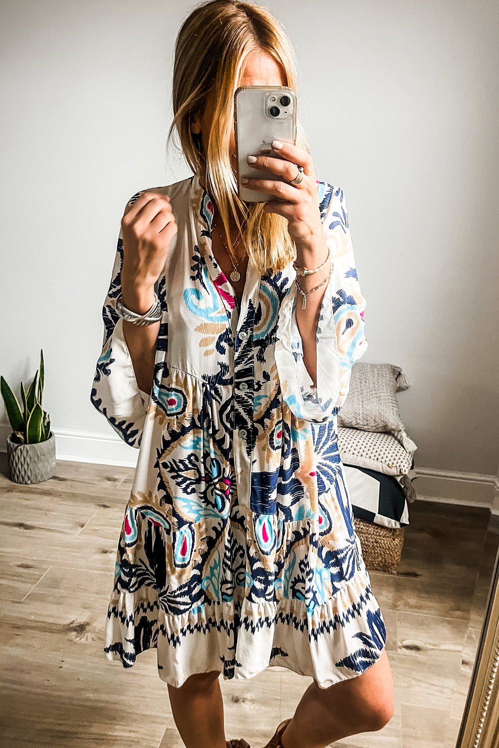 Mini-robe imprimée à motifs tribaux et manches bracelet pour femmes