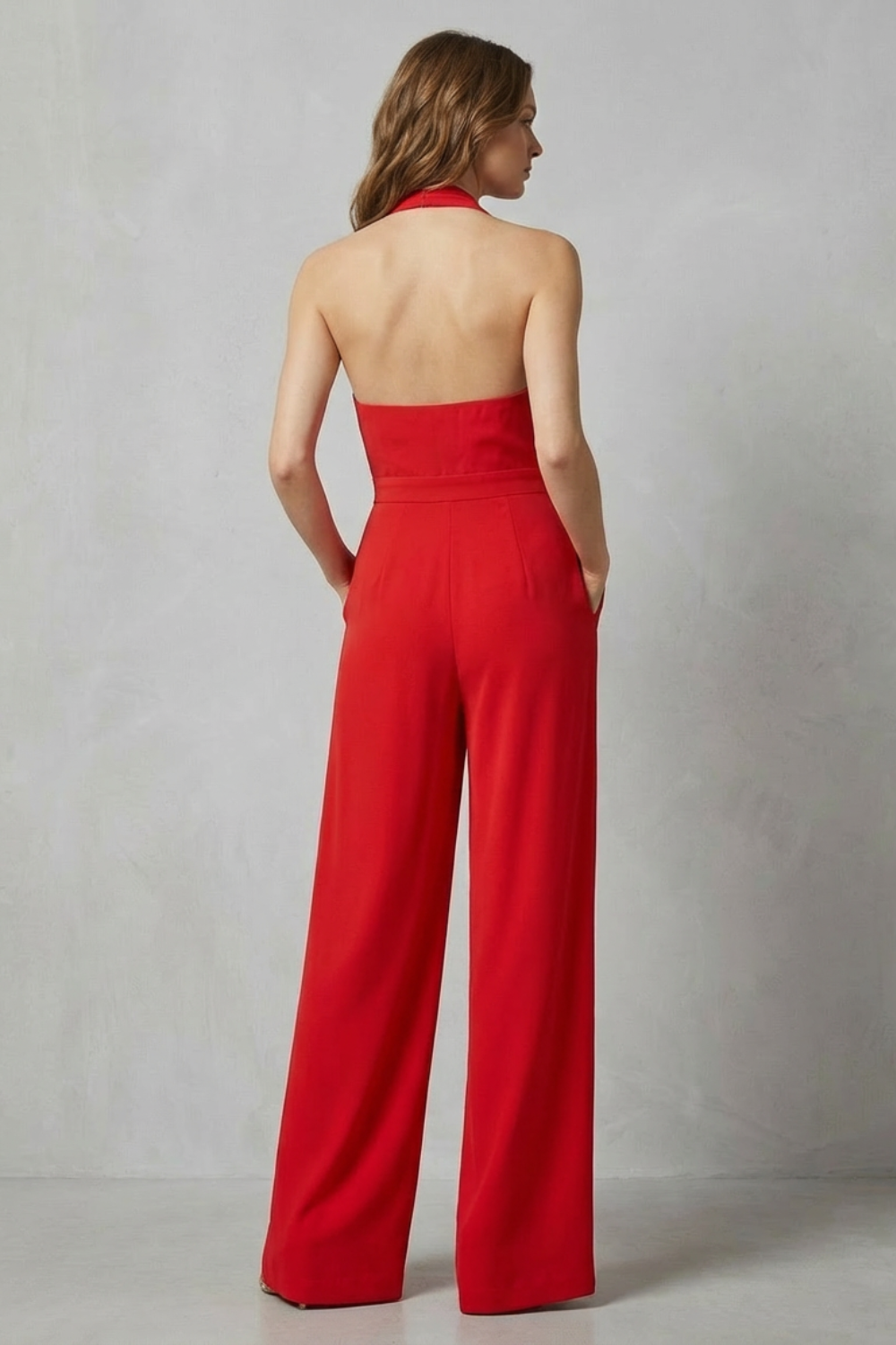 Marchmel | Donna Tuta con schiena scoperta e collo halter – Glamour estivo audace