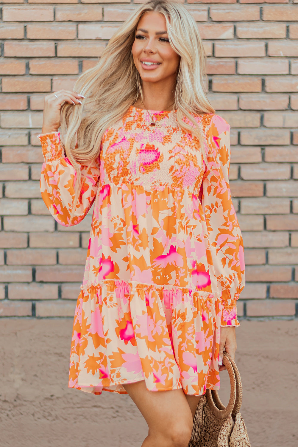 Mini robe orange à volants manches lanternes smockées style évasé élégant pour femmes