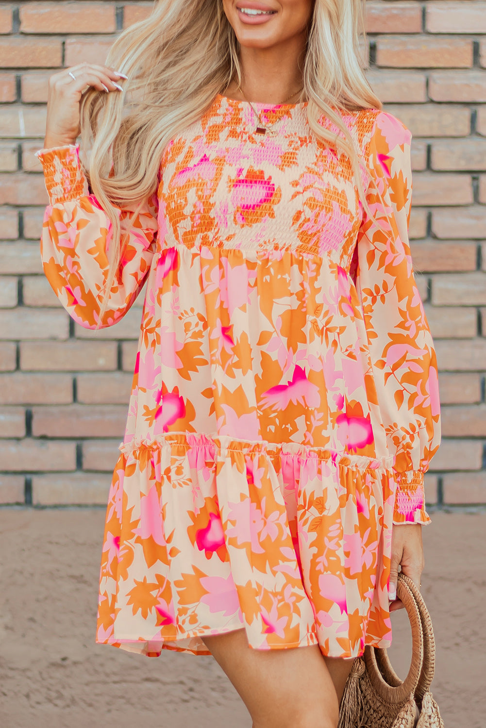 Mini robe orange à volants manches lanternes smockées style évasé élégant pour femmes