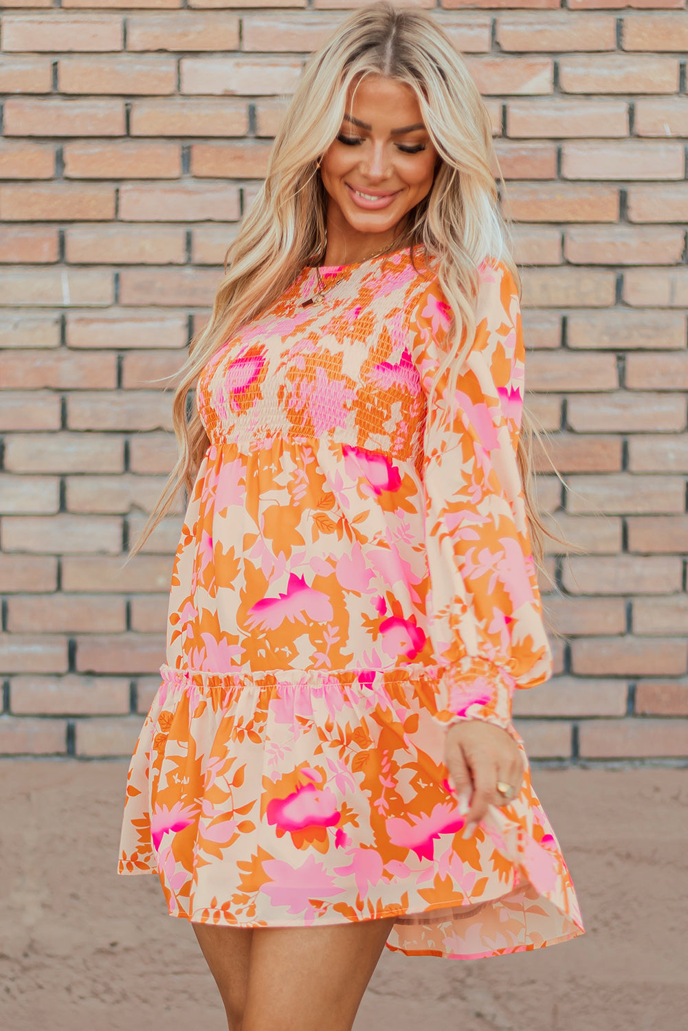 Mini robe orange à volants manches lanternes smockées style évasé élégant pour femmes
