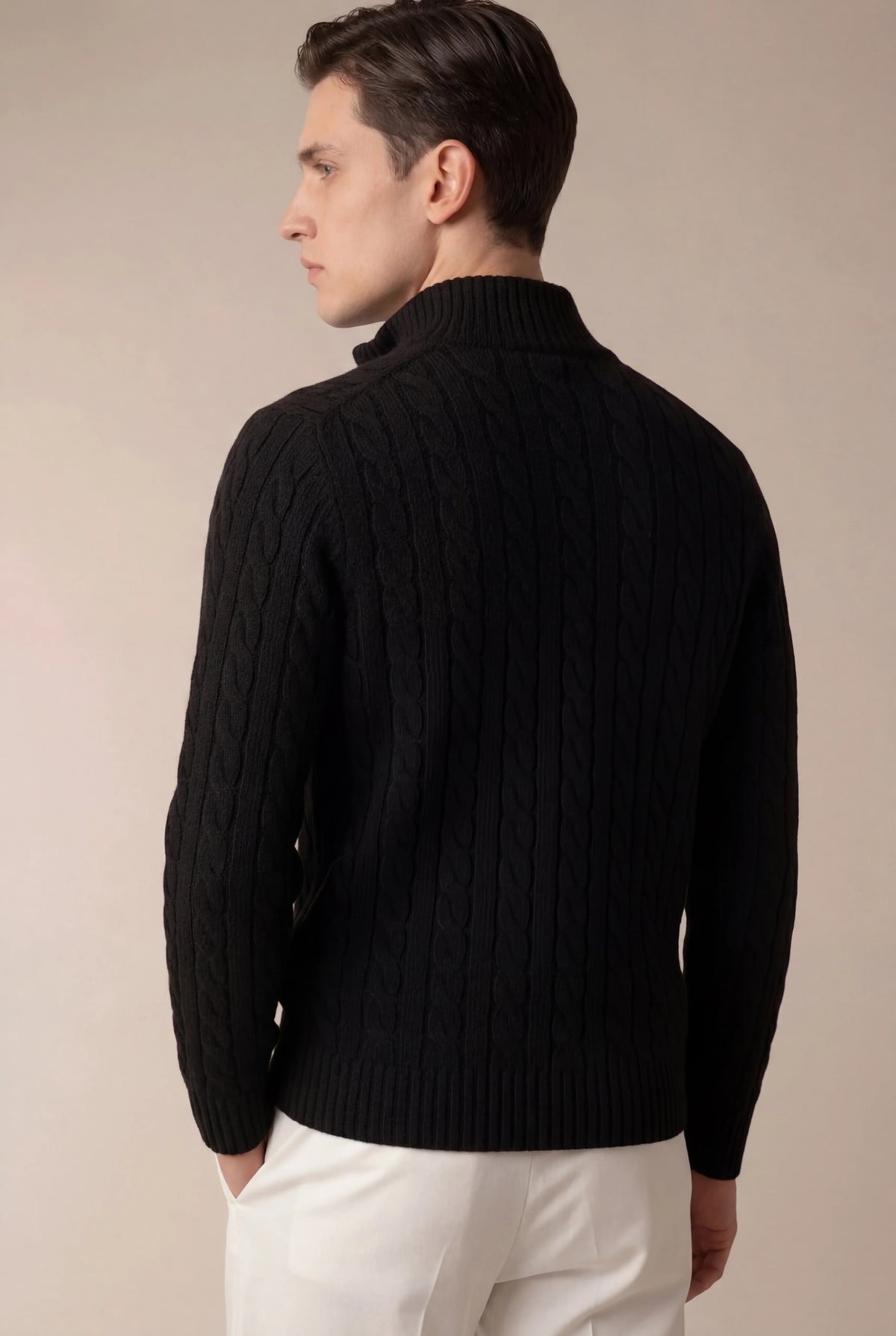 Pull en tricot à torsades noir